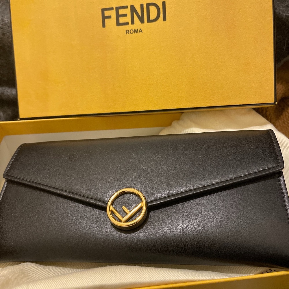 Authentic continental Fendi wallet - like new!